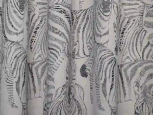 nowoczesne dekoracje okienne zebra